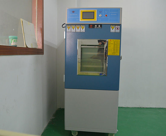 High and low temperature heat test chamber